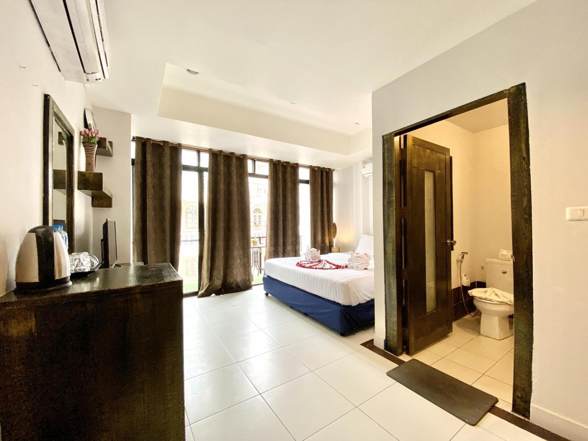 Beachwalk Patong Exterior photo