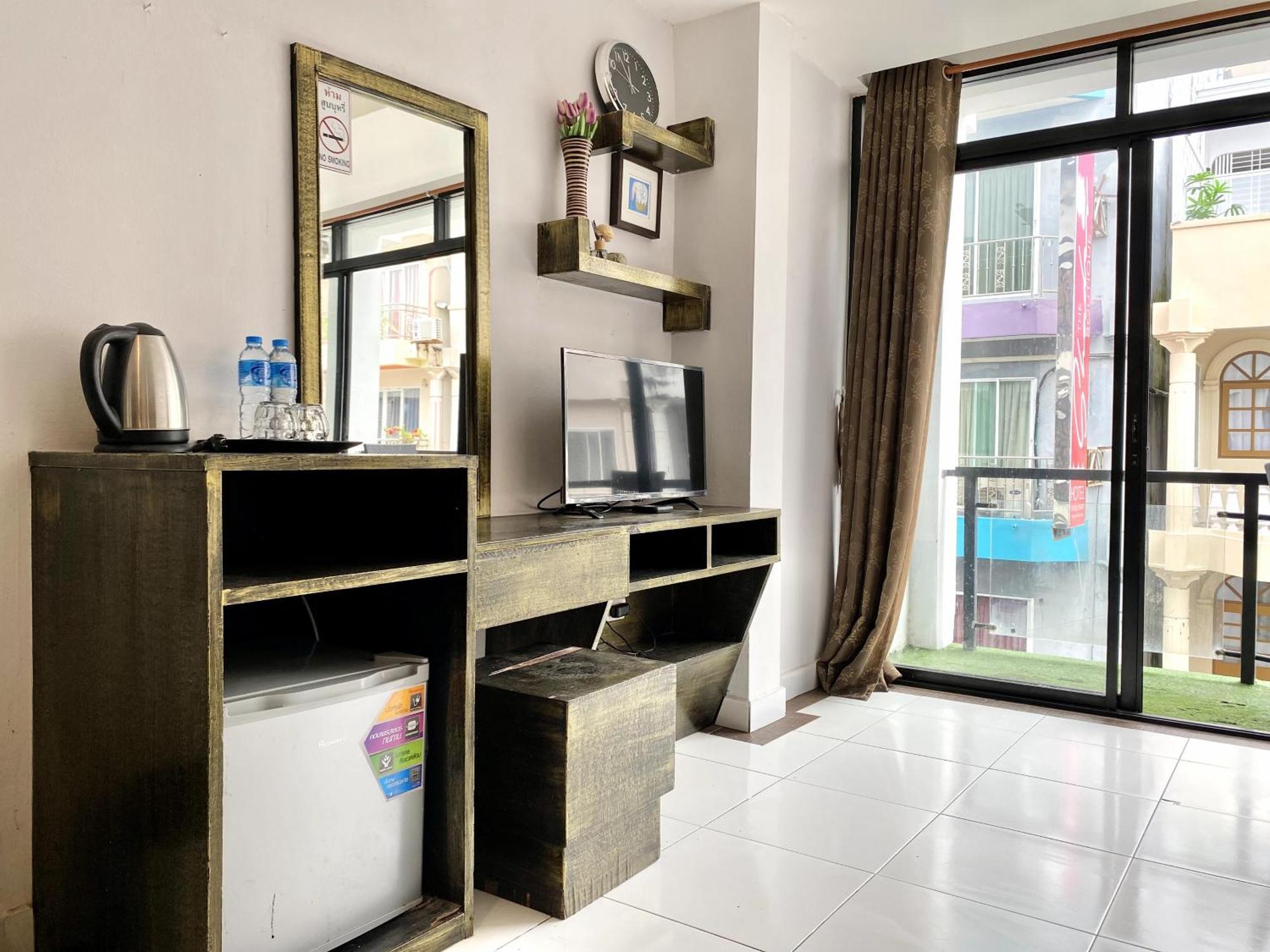 Beachwalk Patong Exterior photo