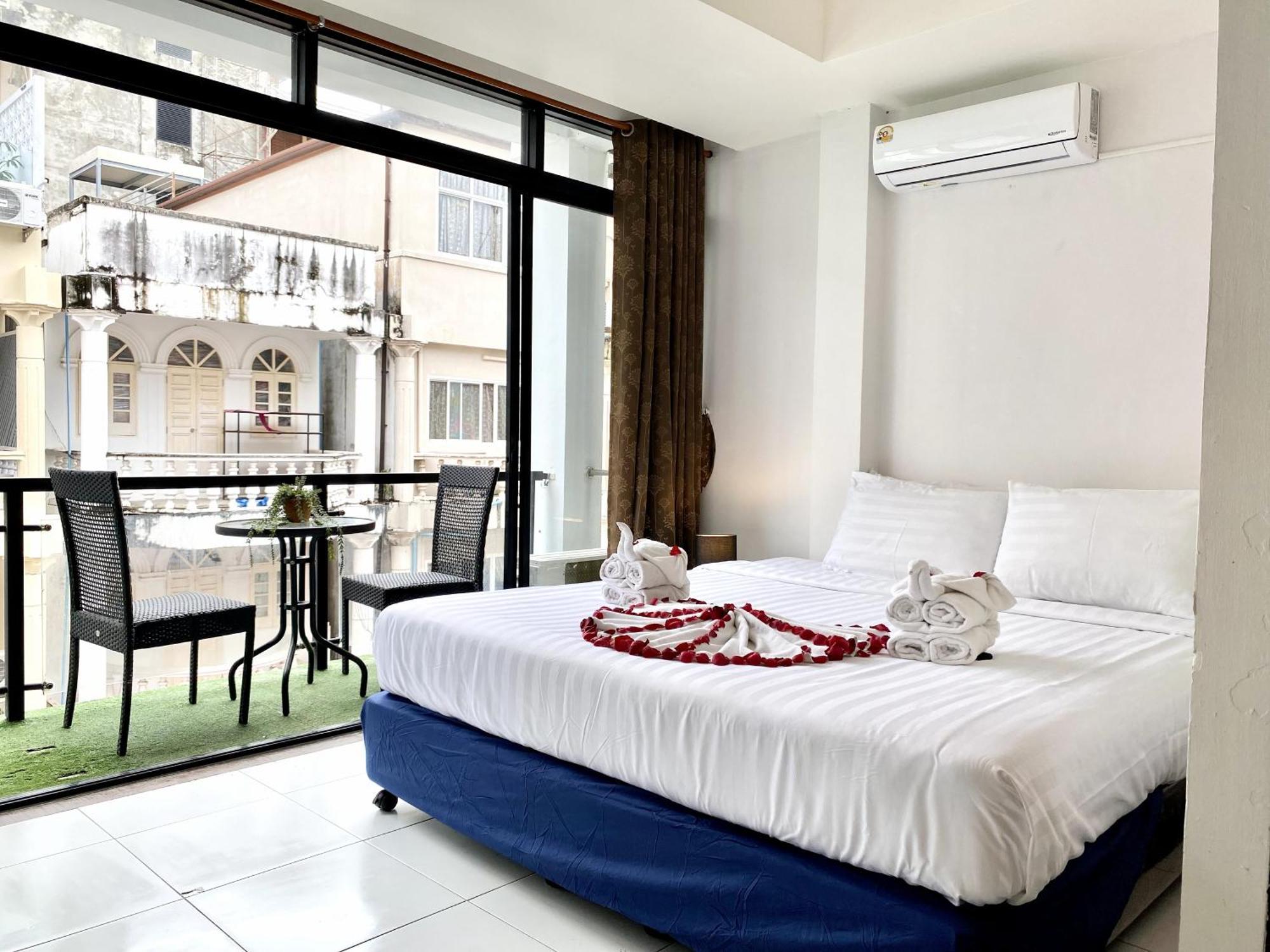Beachwalk Patong Exterior photo