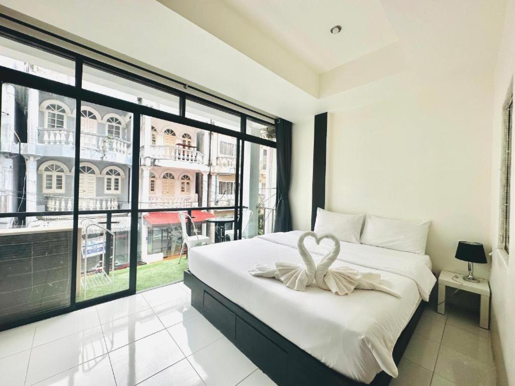 Beachwalk Patong Exterior photo
