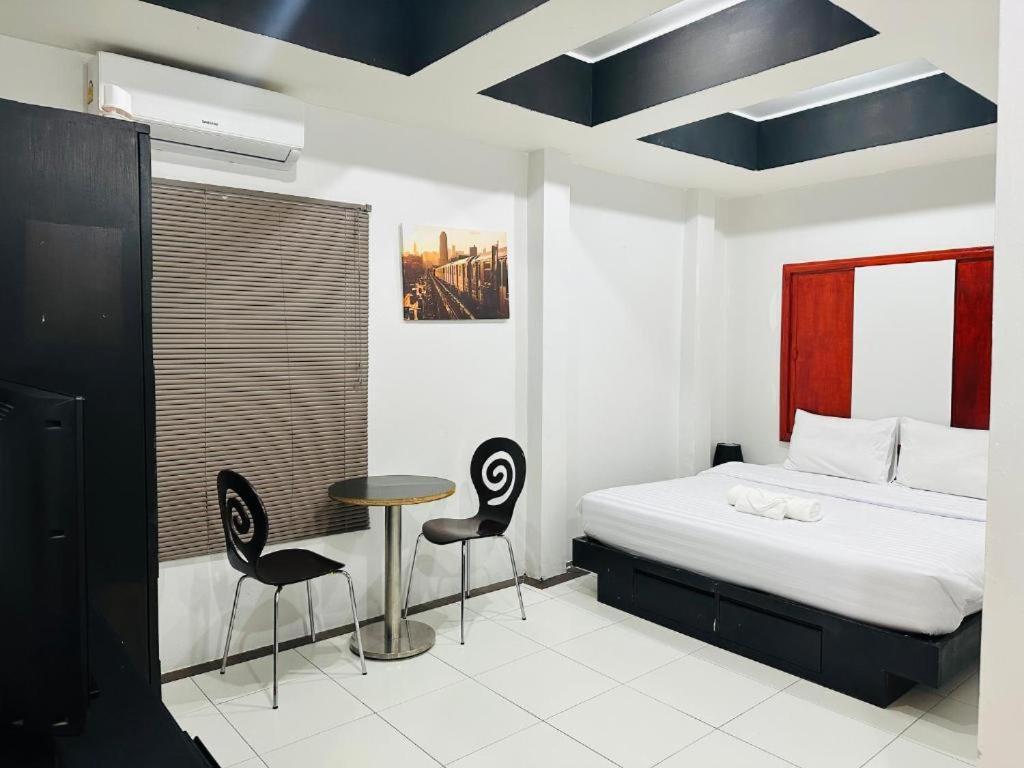 Beachwalk Patong Exterior photo